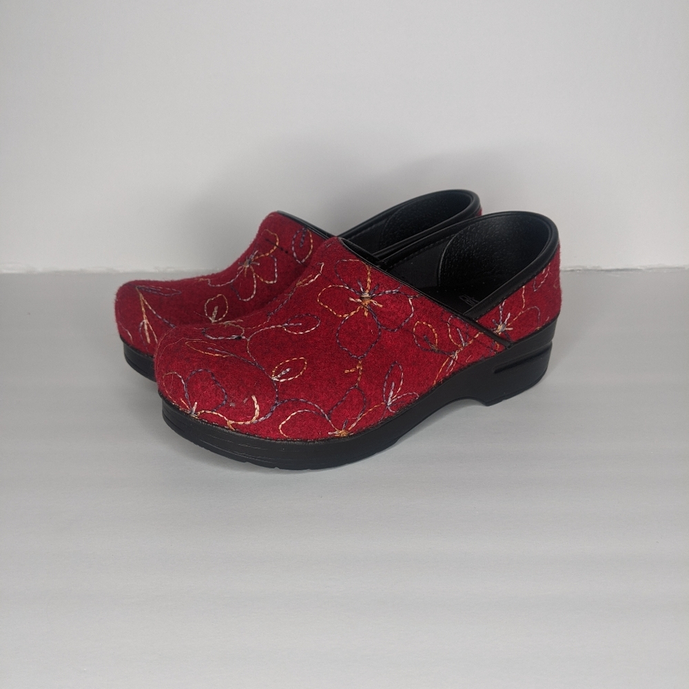 Dansko Clogs felt sz 37 women's 7us